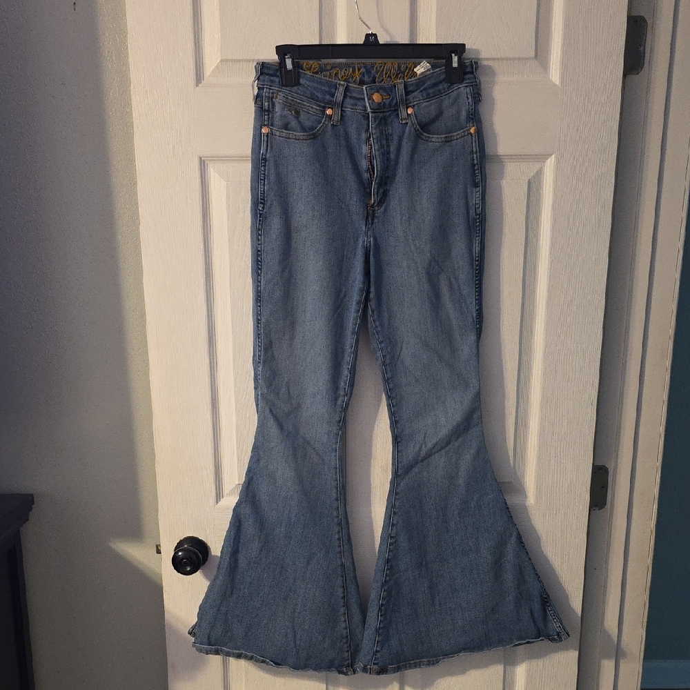 Wrangler Lainey Wilson Women's Blue Flared Jeans